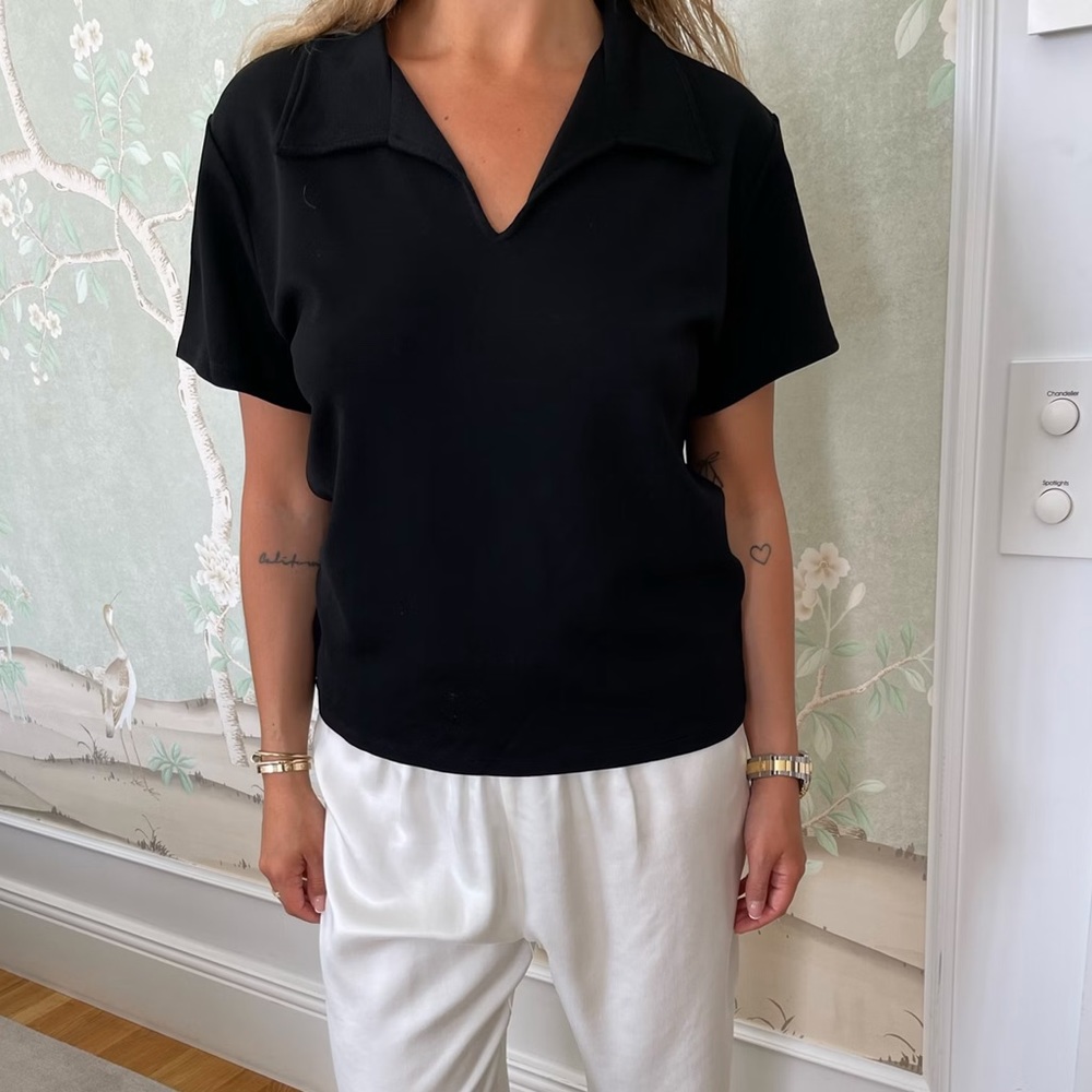 Djerf Avenue Getaway T-Shirt Black - Collard t-shirt - XS